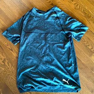 Men’s small puma dry fit shirt in small